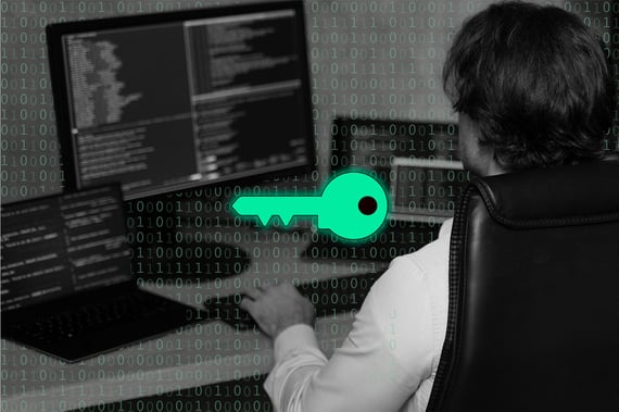 Hacker réalisant une attaque par injection SQL